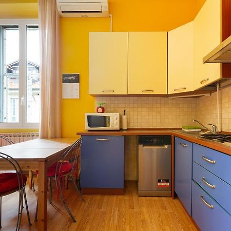 Milano Viale Umbria Colorful Apartment ภายนอก รูปภาพ