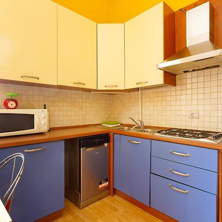 Milano Viale Umbria Colorful Apartment ภายนอก รูปภาพ