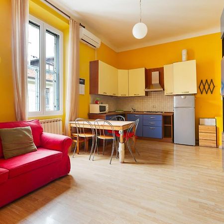 Milano Viale Umbria Colorful Apartment ภายนอก รูปภาพ
