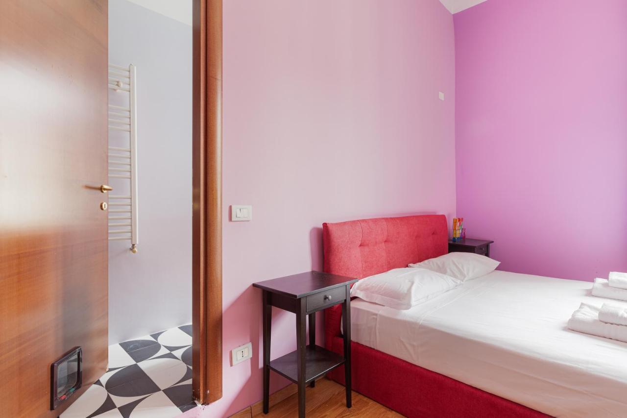 Milano Viale Umbria Colorful Apartment ภายนอก รูปภาพ