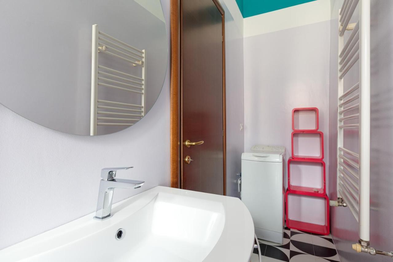 Milano Viale Umbria Colorful Apartment ภายนอก รูปภาพ