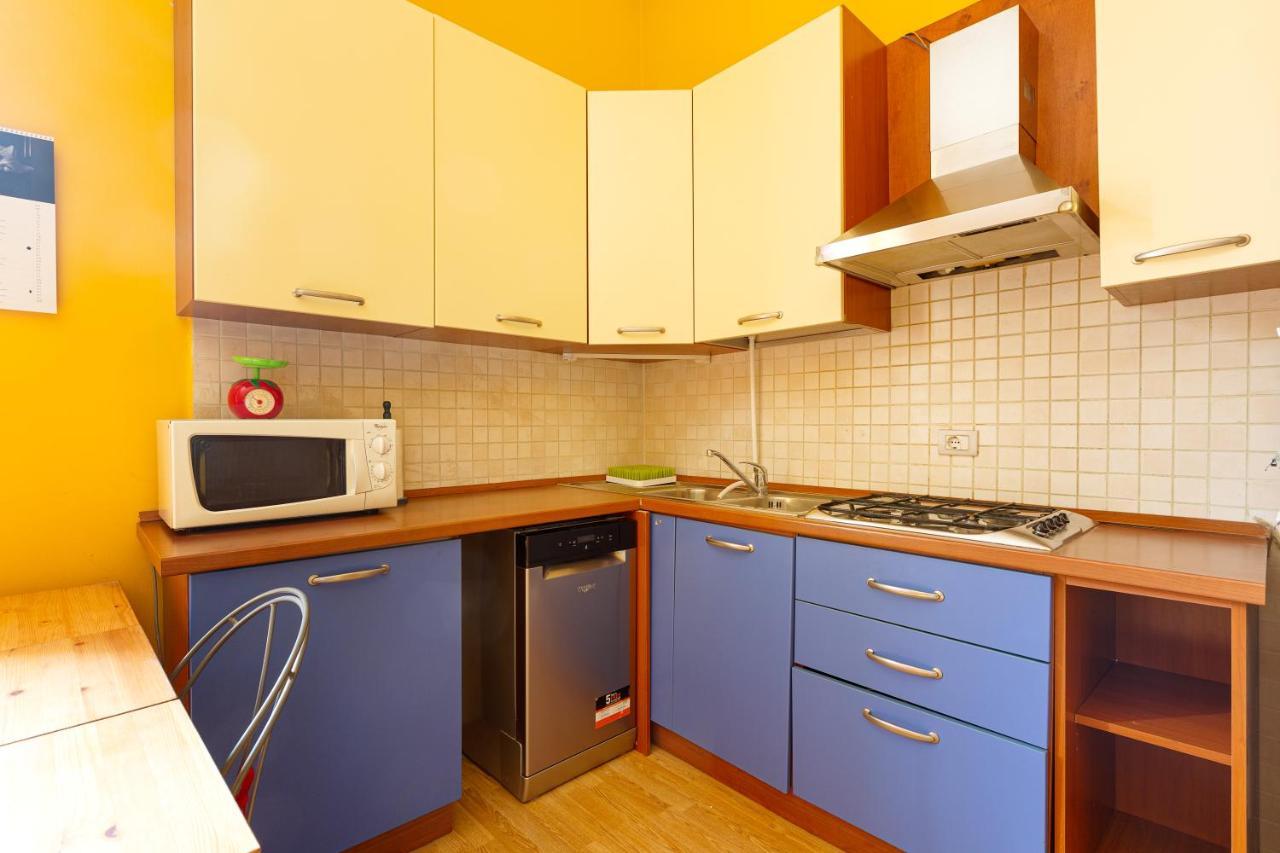 Milano Viale Umbria Colorful Apartment ภายนอก รูปภาพ