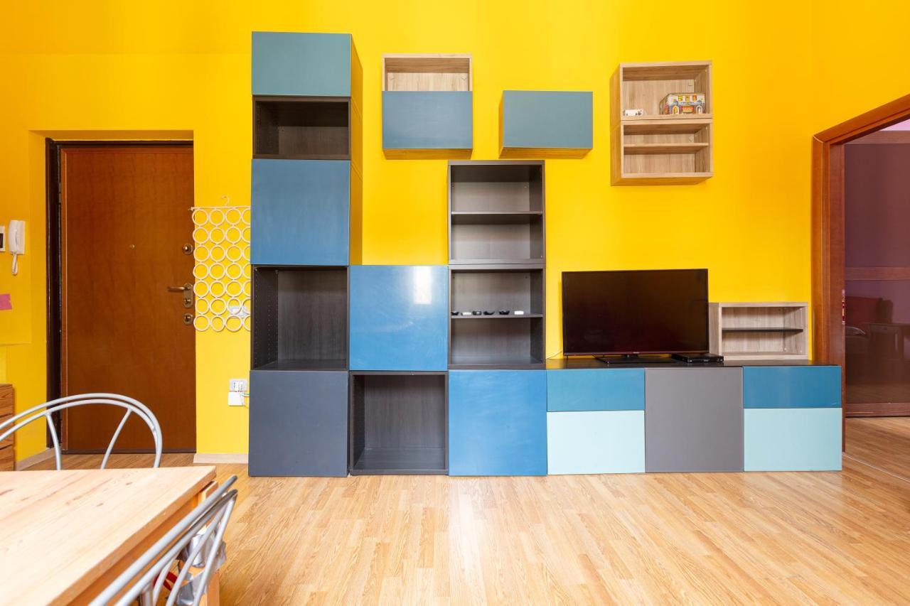 Milano Viale Umbria Colorful Apartment ภายนอก รูปภาพ