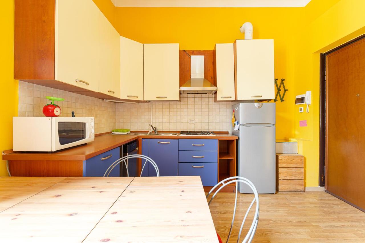 Milano Viale Umbria Colorful Apartment ภายนอก รูปภาพ