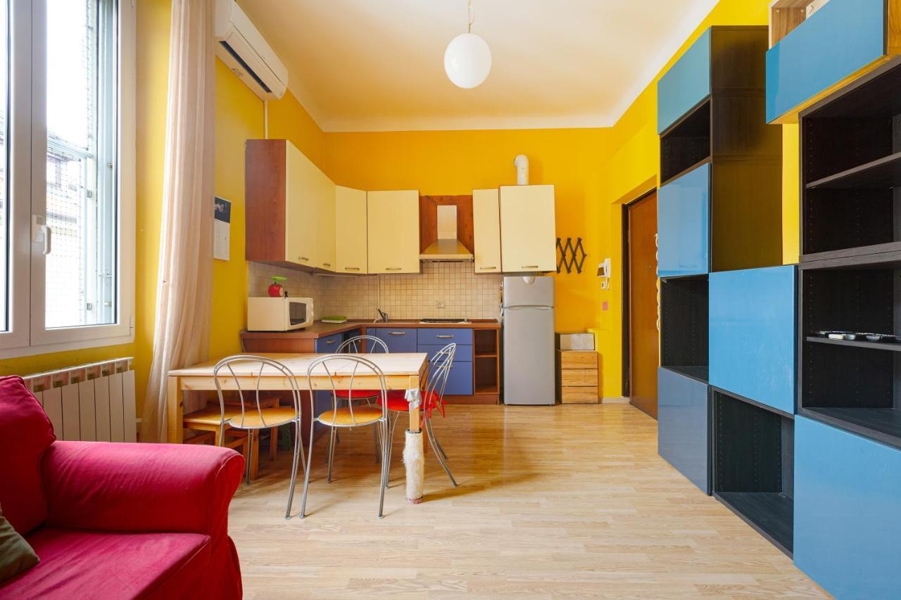 Milano Viale Umbria Colorful Apartment ภายนอก รูปภาพ