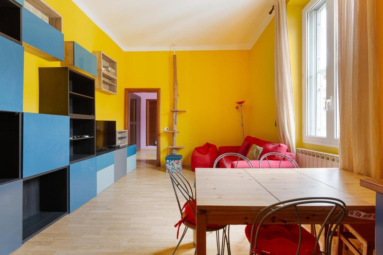Milano Viale Umbria Colorful Apartment ภายนอก รูปภาพ